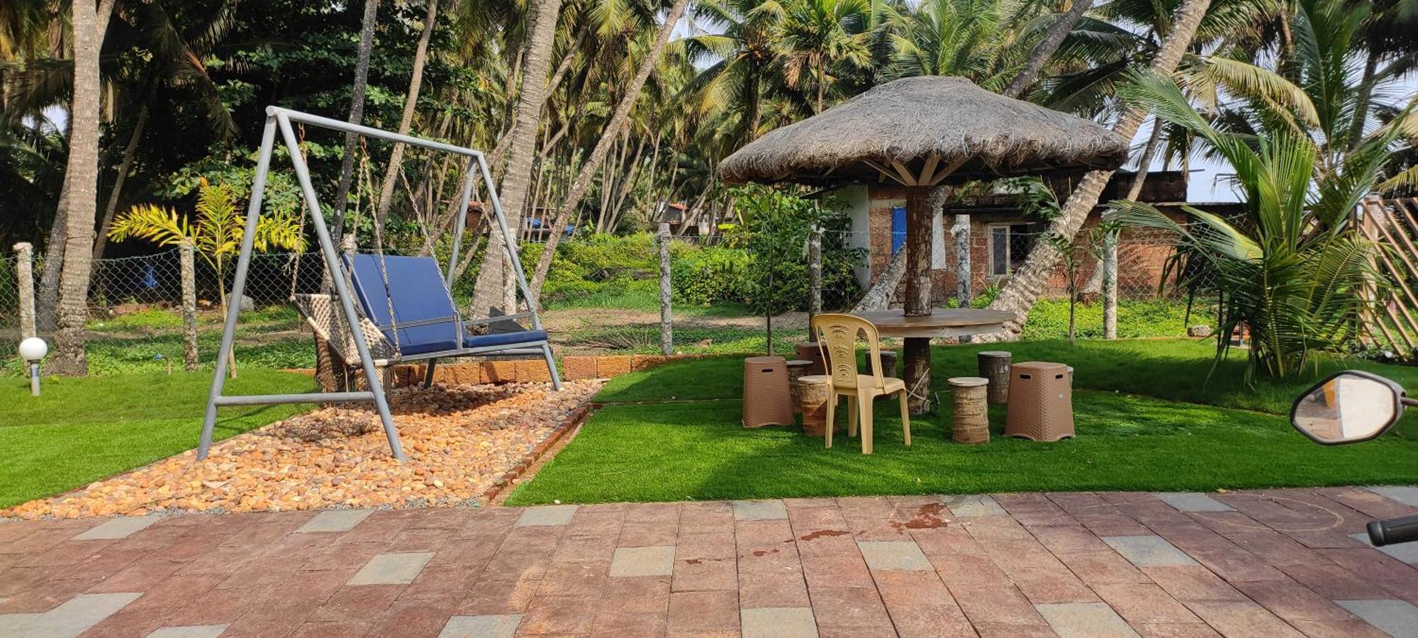 Corniche Beach Resort Mulappilangād Zimmer foto
